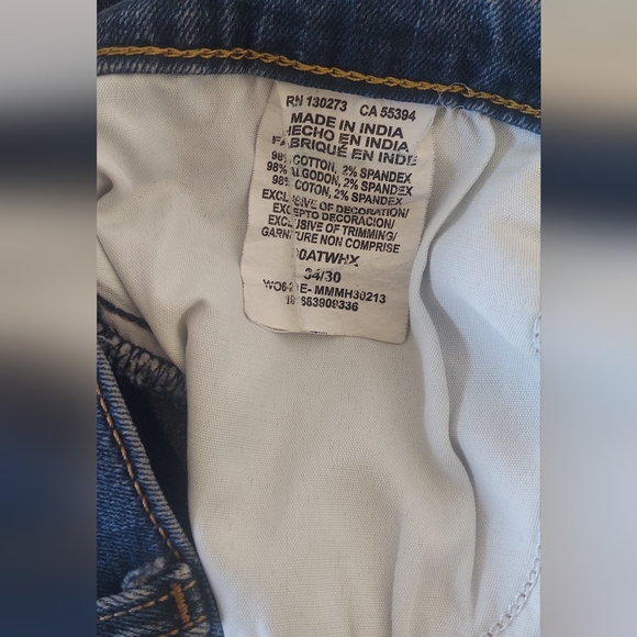 Wrangler Relaxed Blue Jeans with Classic Medium Wash - Picture 12 of 12